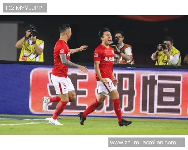 广州恒大与上海上港激战正酣谁能在中超赛场上笑到最后